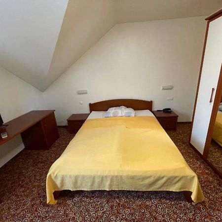 Gostisce Senica Hotel Senovo ภายนอก รูปภาพ