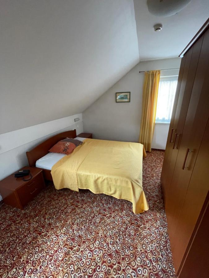 Gostisce Senica Hotel Senovo ภายนอก รูปภาพ