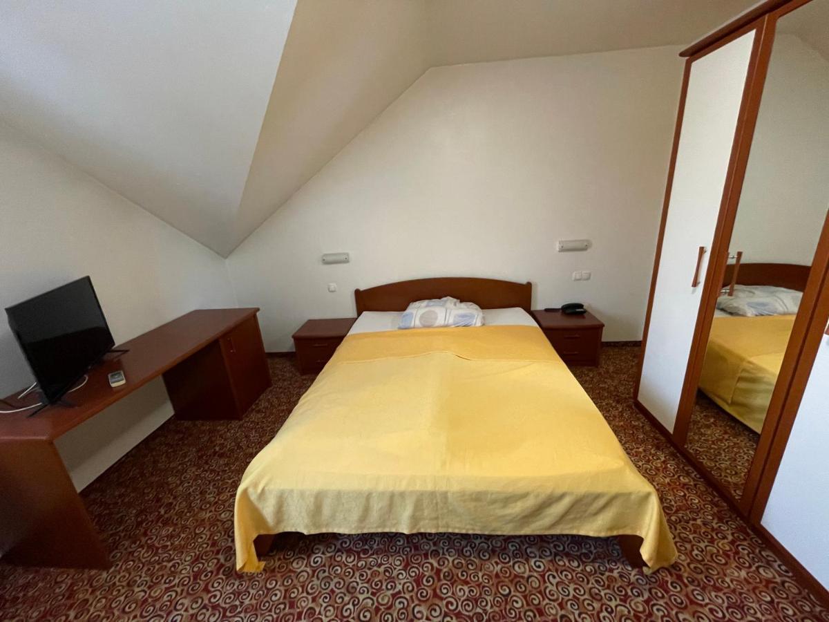 Gostisce Senica Hotel Senovo ภายนอก รูปภาพ