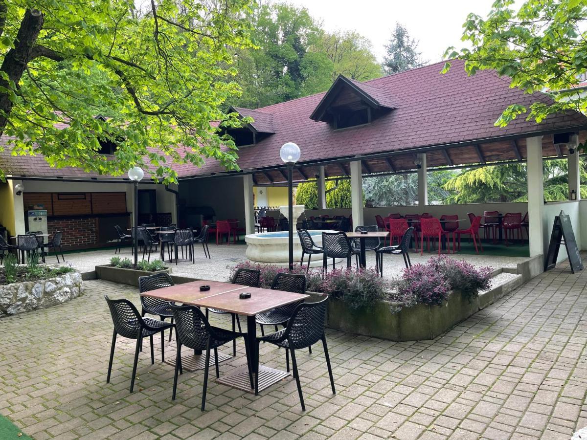 Gostisce Senica Hotel Senovo ภายนอก รูปภาพ
