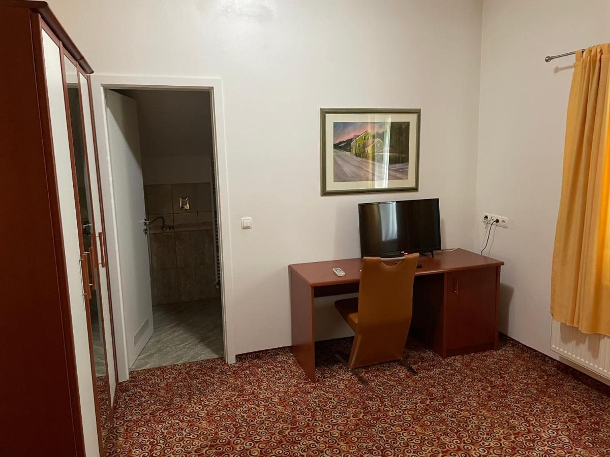 Gostisce Senica Hotel Senovo ภายนอก รูปภาพ